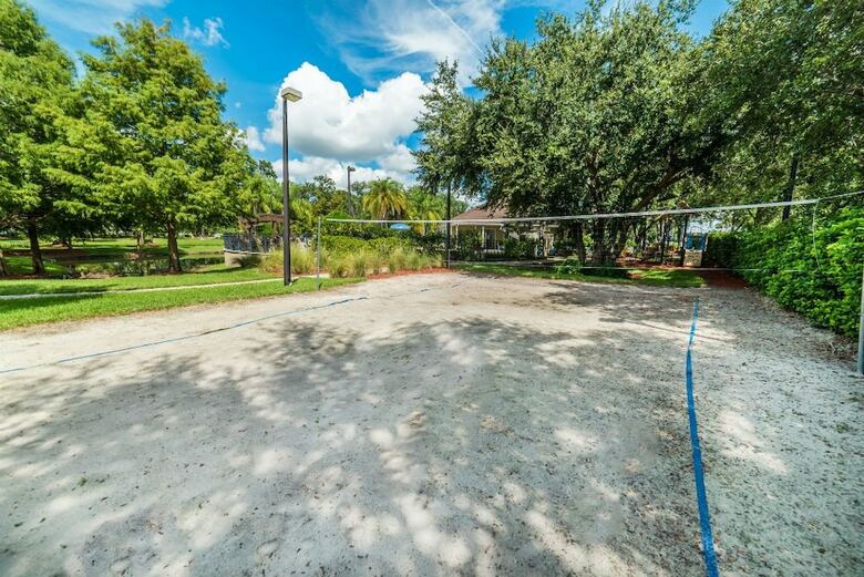 Fv88818 - Lucaya Village - 4 Bed 3 Baths Townhome