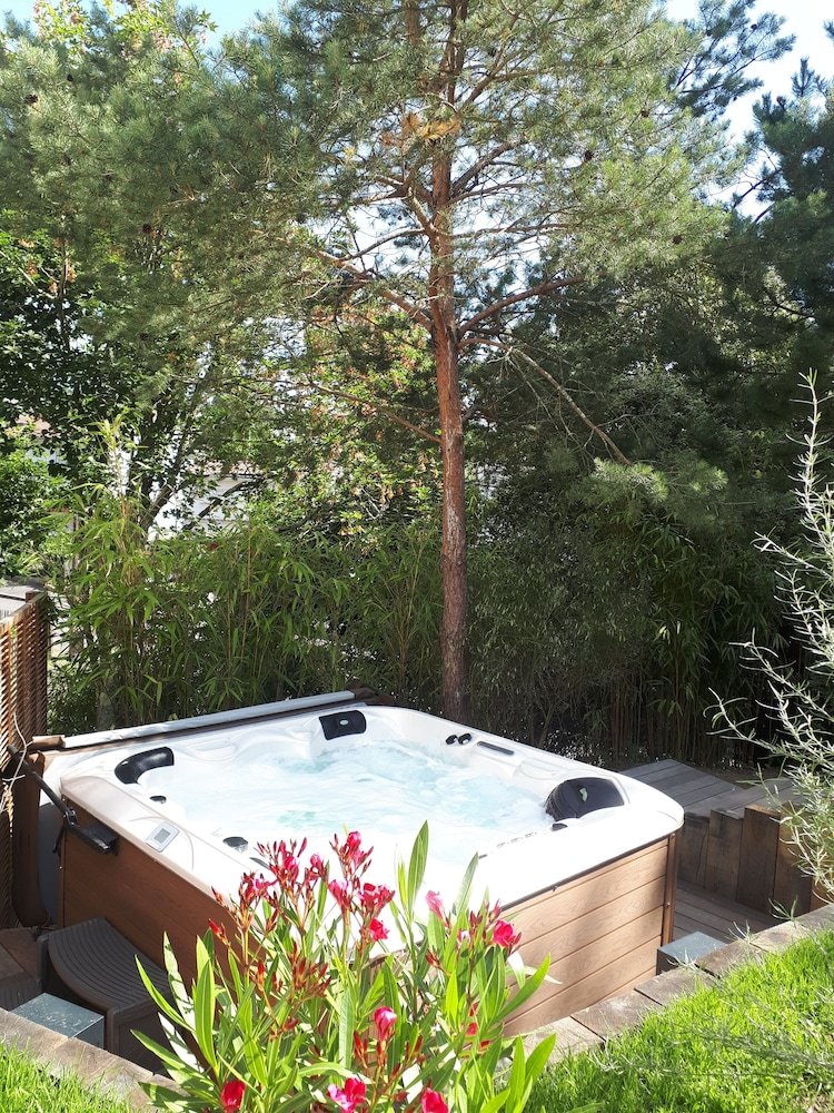 Bed & Breakfast A L'ombre Des Pins - Chambres D'h�tes