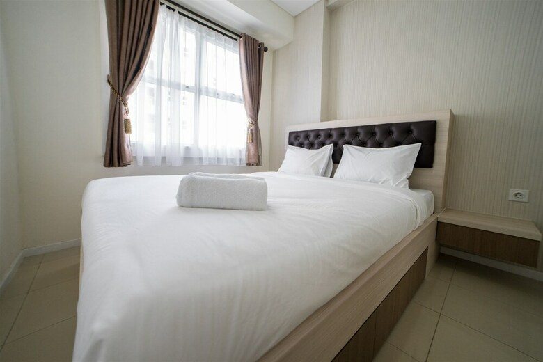 Serene & Cozy Apartment At Parahyangan Residences