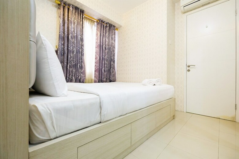Pool View Bassura City Apartment