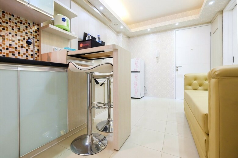 Pool View Bassura City Apartment