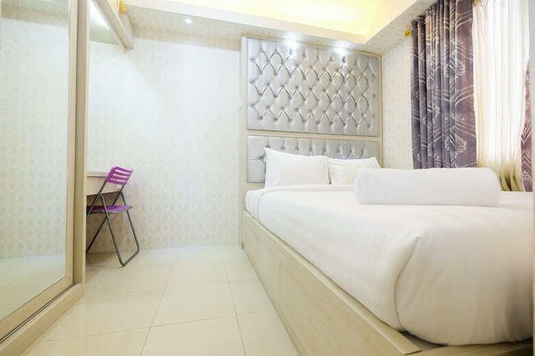 Pool View Bassura City Apartment