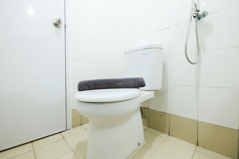 Pool View Bassura City Apartment