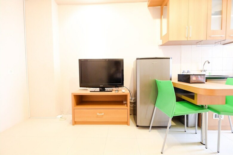 Comfy Green Palace Kalibata Apartment