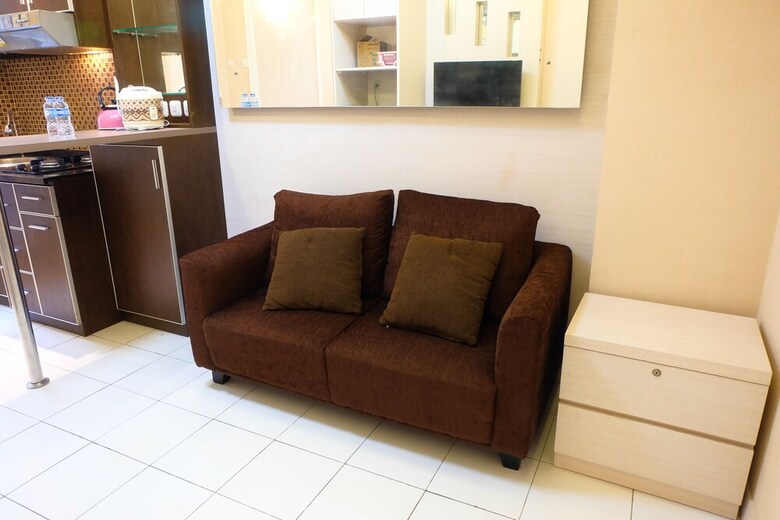 With Access To Shopping Center At Kalibata Apartment