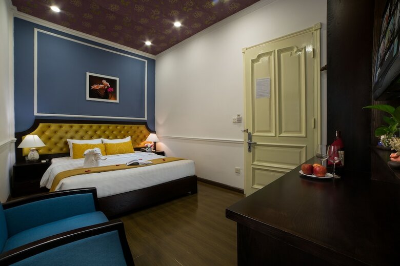 Mf Louis Hotel
