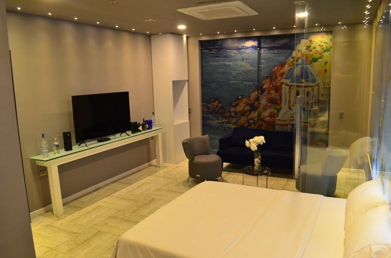 Hotel Paris Luxury Suites