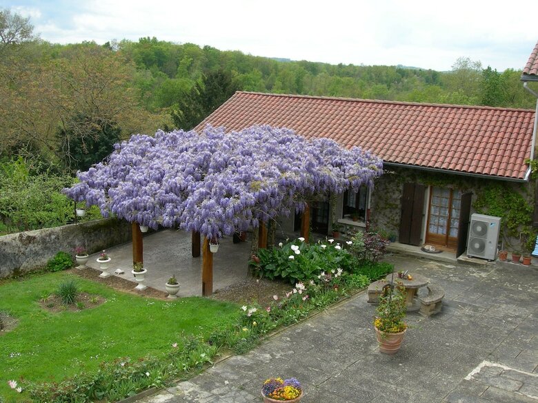 Bed & Breakfast Chambres D'h�tes Sous La Glycine