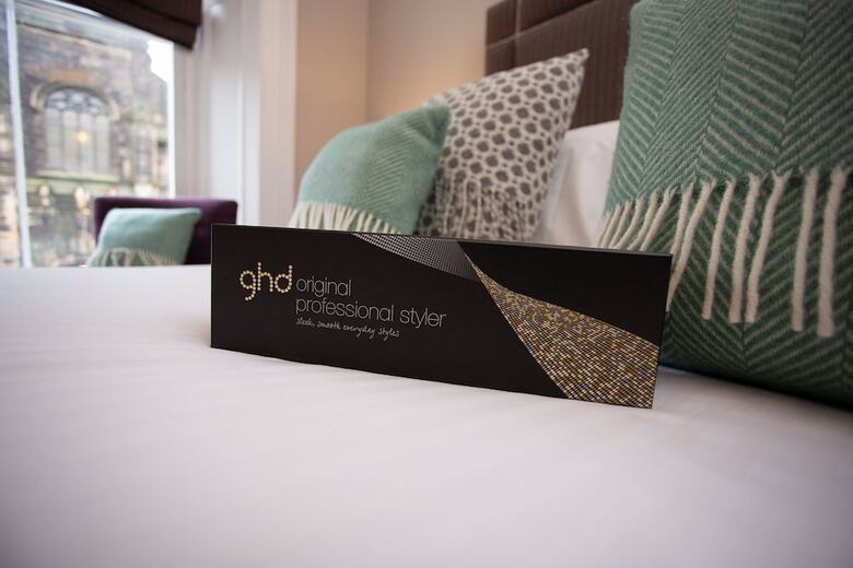 No.1 Apartments ? George IV Bridge
