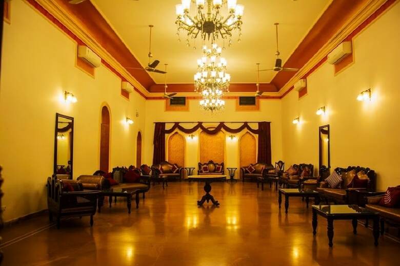 Hotel Kumaon Plaza