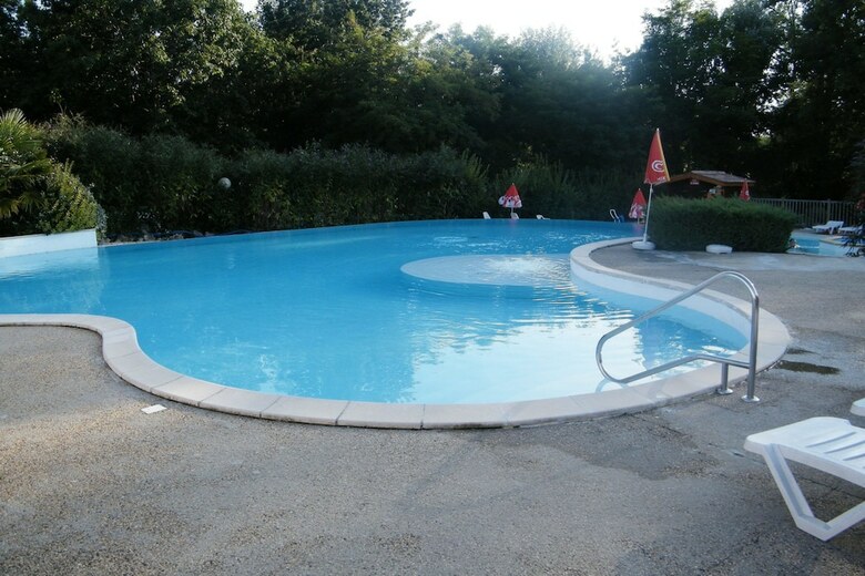 Camping Les Lacs De Courtes - G�tes