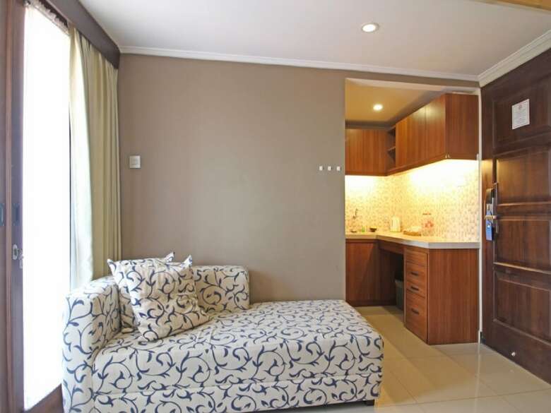 Hotel Reddoorz Plus Near Hartono Mall 2