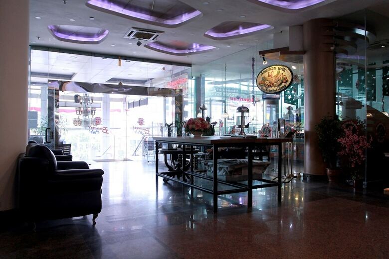 Capital O Business Hotel