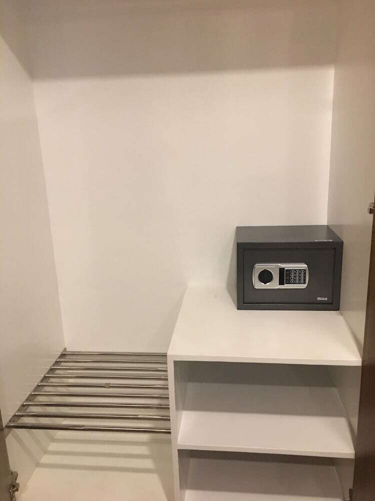 Hostal Robinland Residences - Hostel