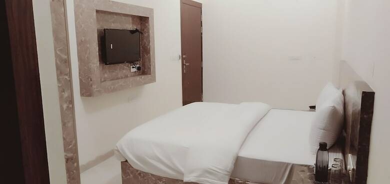 Airport Hotel P Palace