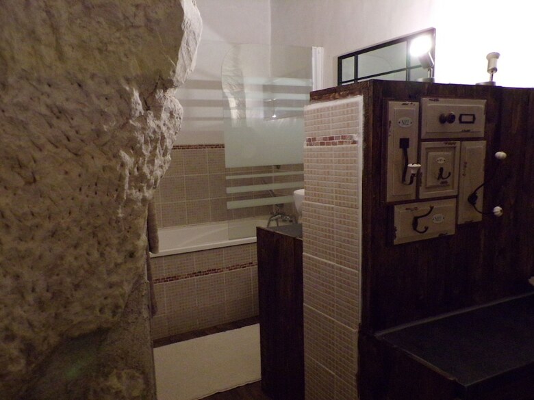 Hotel Les Troglos De Beaulieu