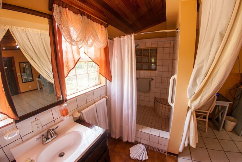 Hummingbird Home Suites Queen Room 3-1