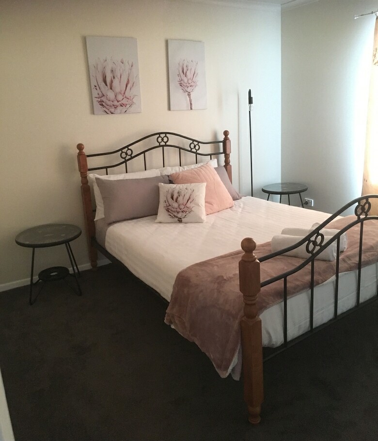 3ree Spacious & Charming Apartment