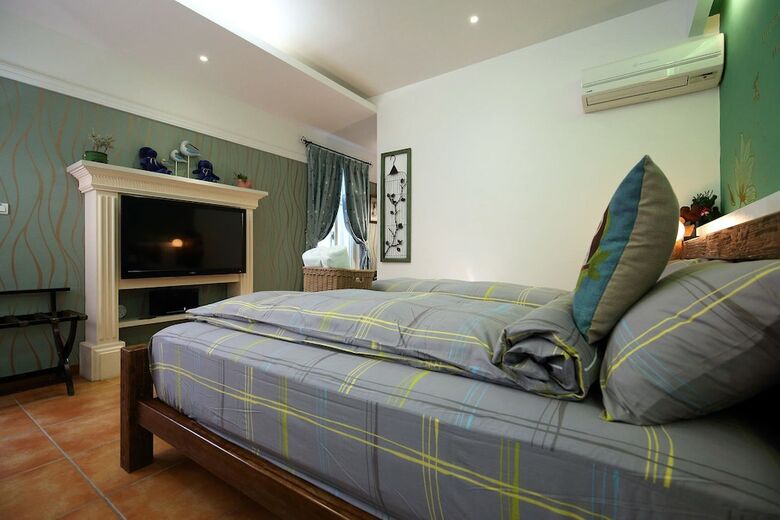 Jasmine Orange B&B