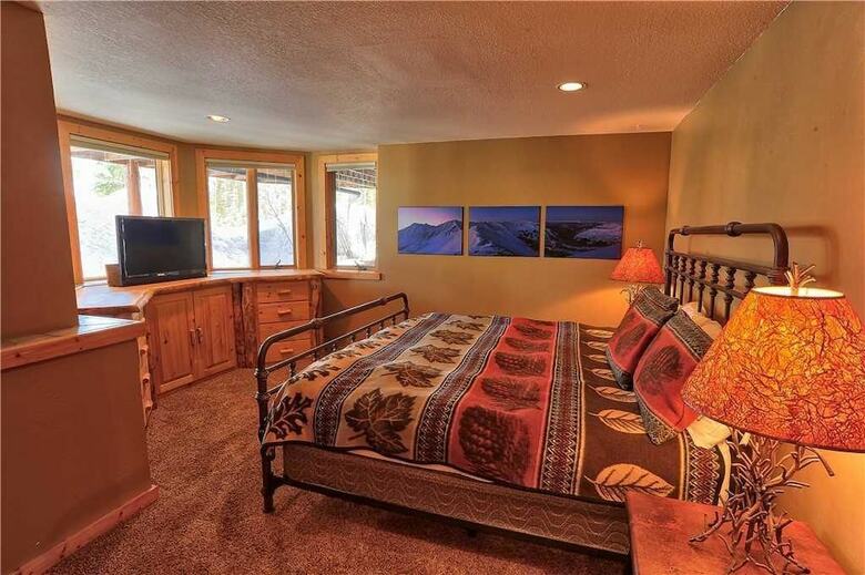 Black Bear Lodge (private Home) Holiday Home 4