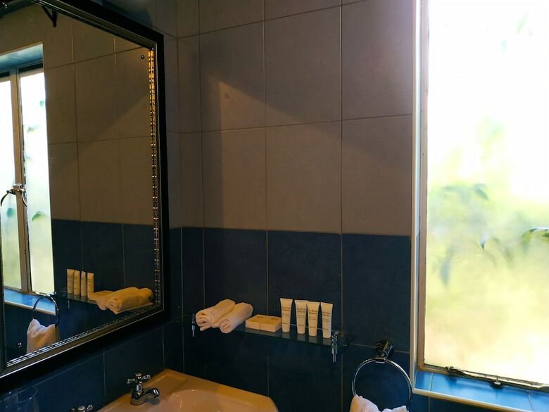Hotel Zereniti House