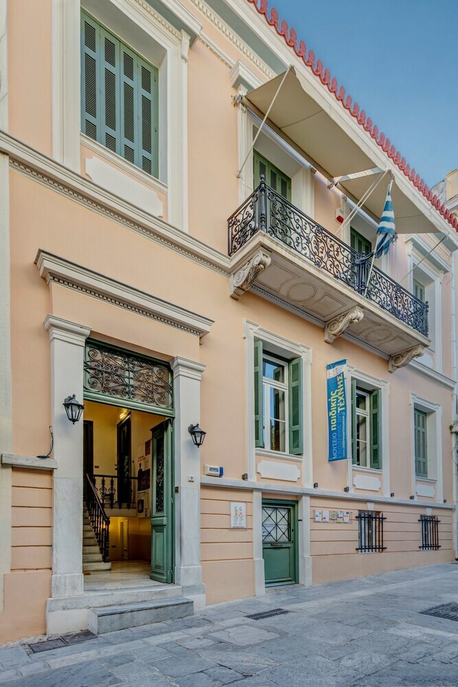 Neoclassical Apartment Next To Acropolis