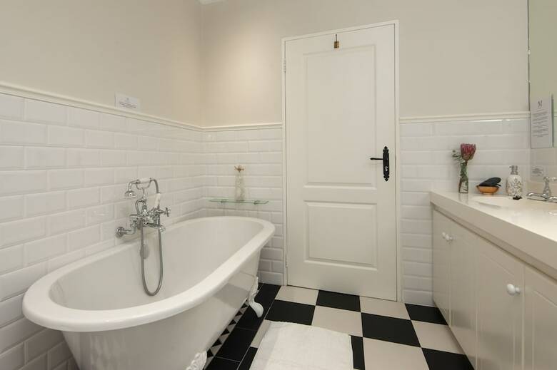 Hotel Malayla Guesthouse - Adults Only