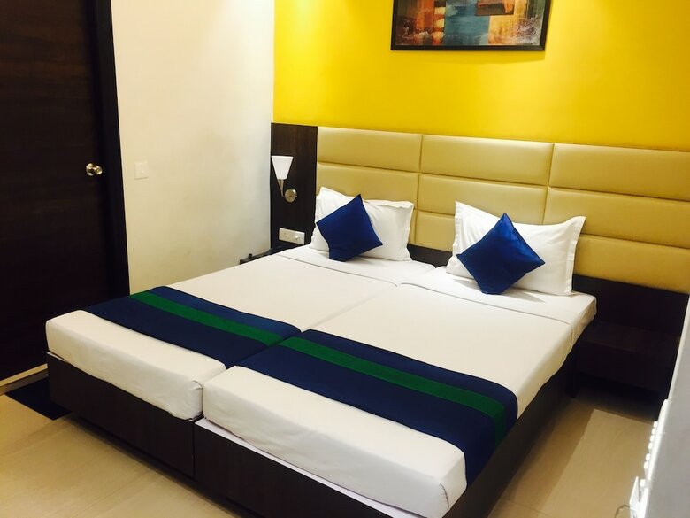 Hotel Crest Inn