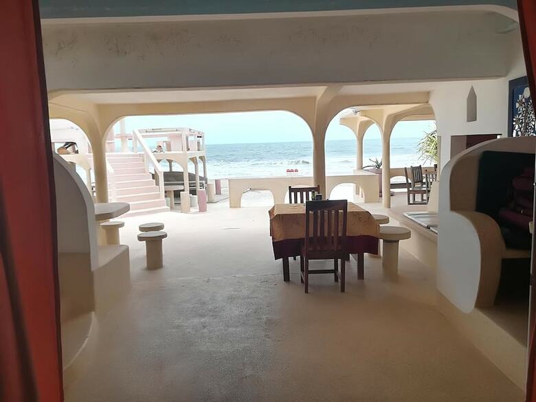 Hotel De La Mer