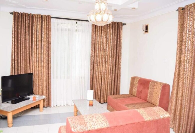 Evelyn Apartments