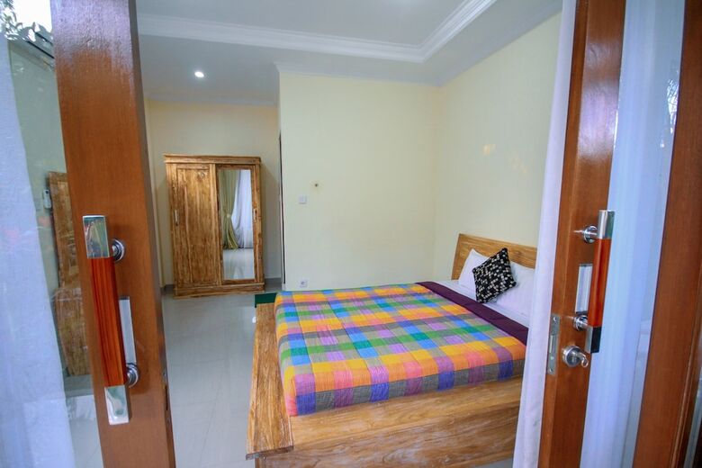 Hotel Pramewari Homestay