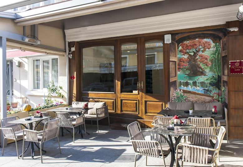Hotel Royan Suites
