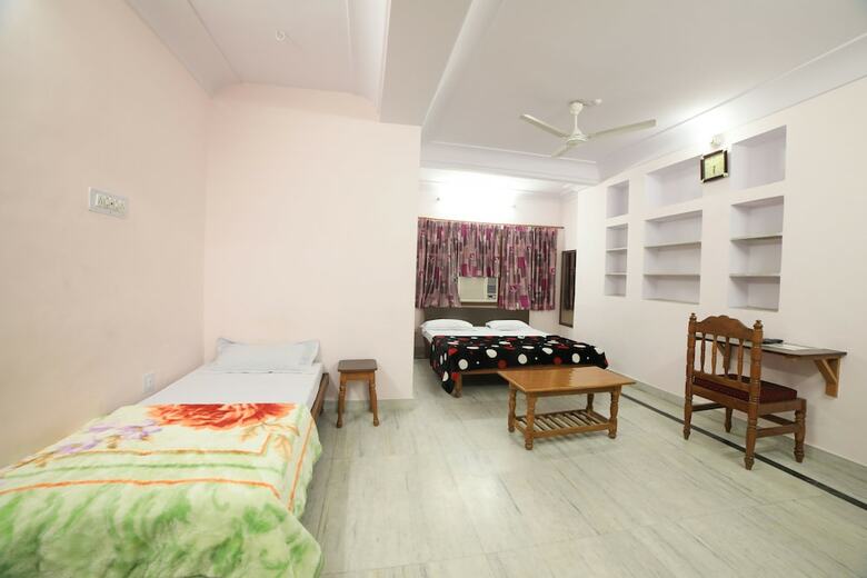 Hotel Boby Mansion (manasvi Guest Home)