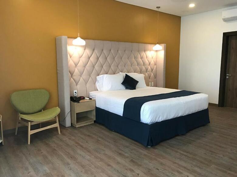 Hotel Acantilados