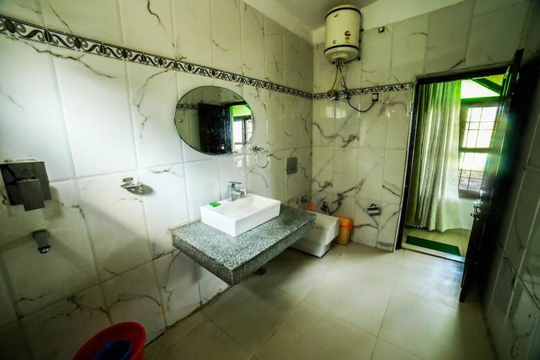 Hotel Swiss Cottage And Spa By Salvus