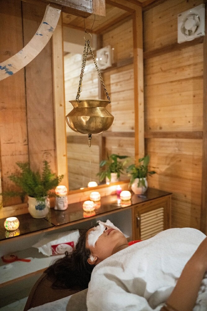Hotel Swiss Cottage And Spa By Salvus