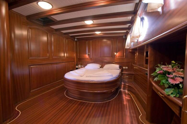 Plaghia Charter Boat & Breakfast
