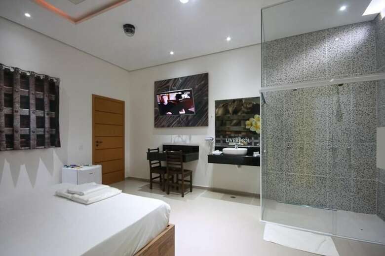 Liverpool Hotel & Motel