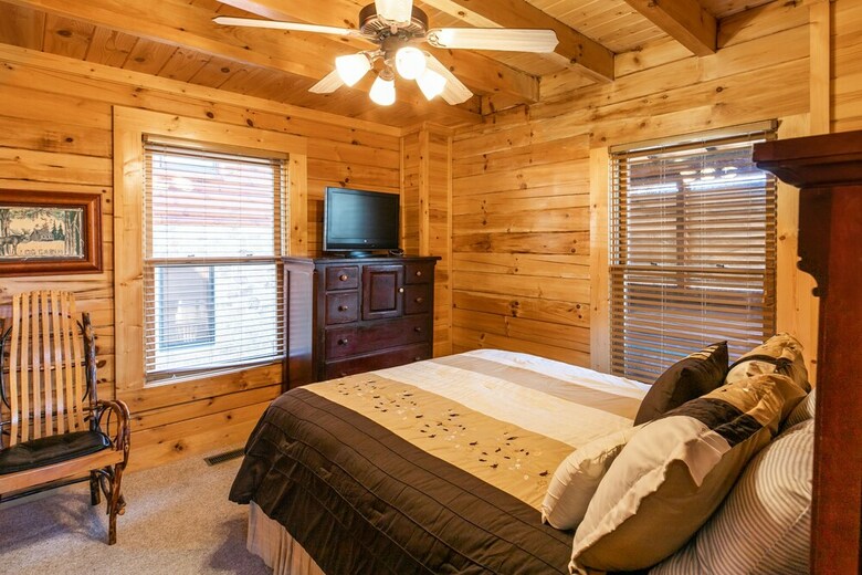 Charming Cabin Hot Tub And Pool Access