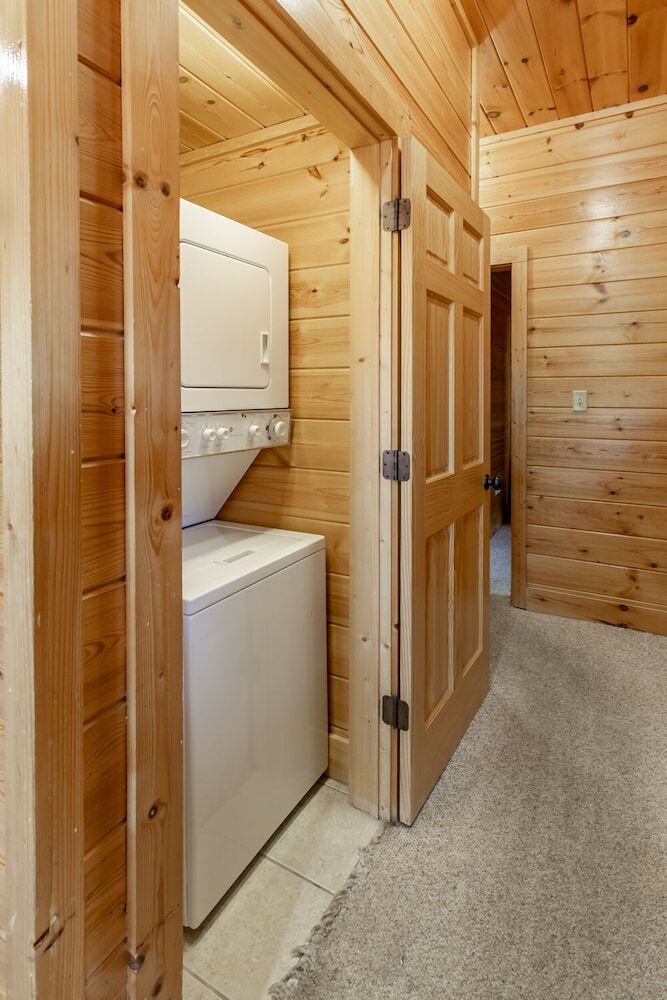 Charming Cabin Hot Tub And Pool Access