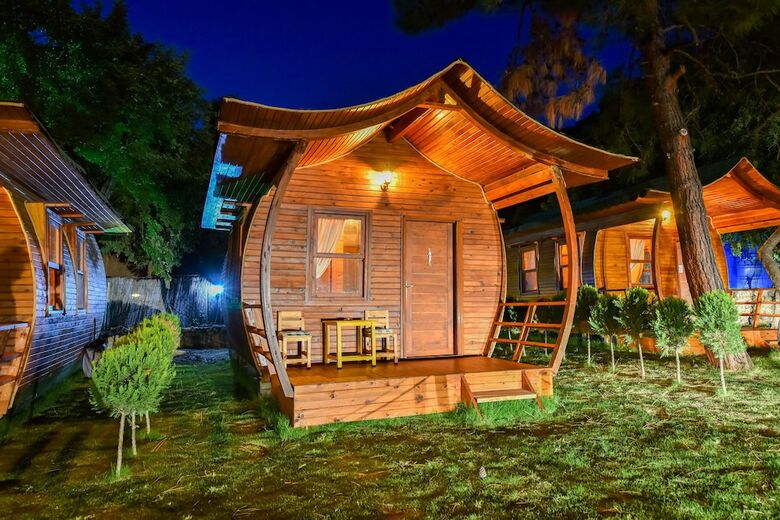 Hotel Green Pine Beach & Bungalows
