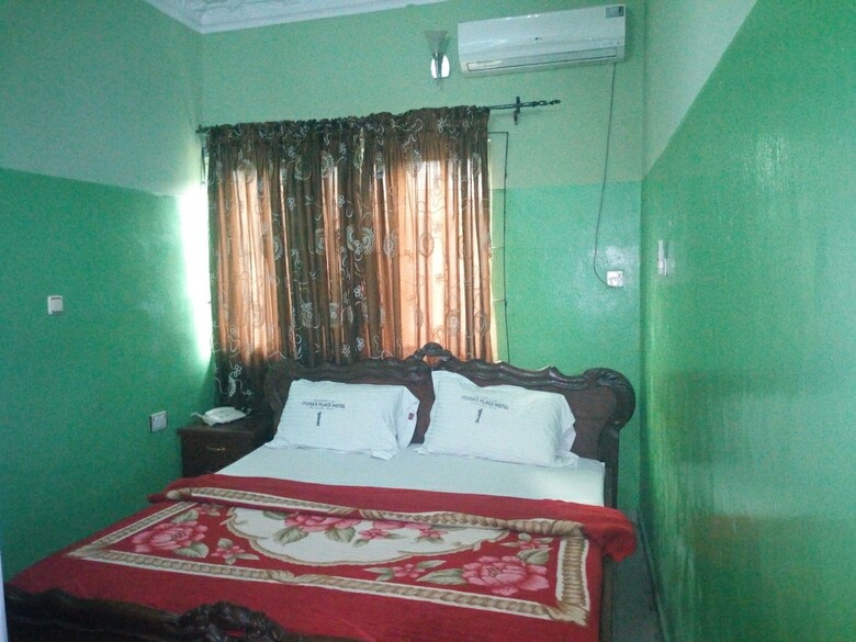 Hotel Sylvia's Place