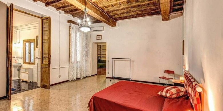 Campo De Fiori 3 Bedroom Apartment