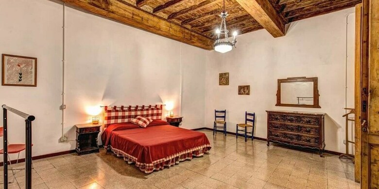 Campo De Fiori 3 Bedroom Apartment