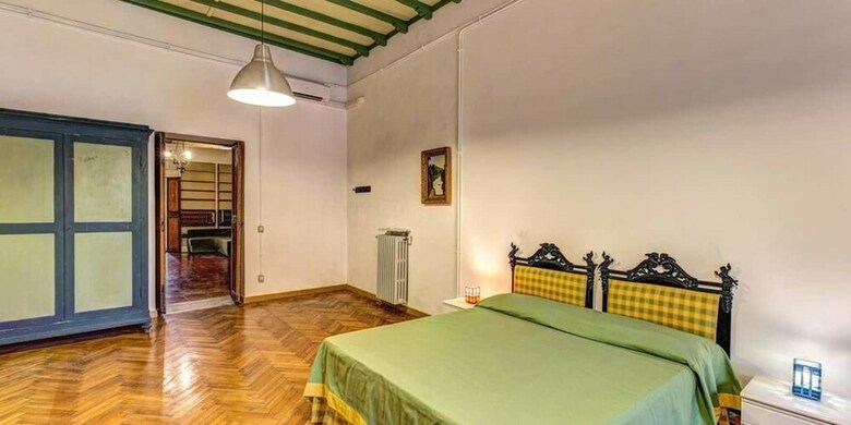 Campo De Fiori 3 Bedroom Apartment