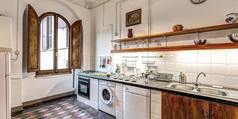 Campo De Fiori 3 Bedroom Apartment