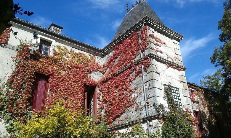 Bed & Breakfast Chambres D'h�tes La Cure Du Maine Charles