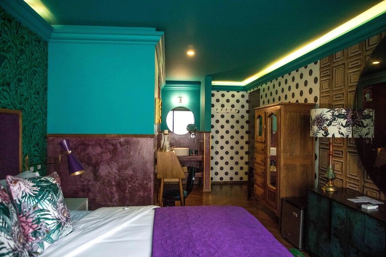 Bed & Breakfast Pug Seal Anatole France