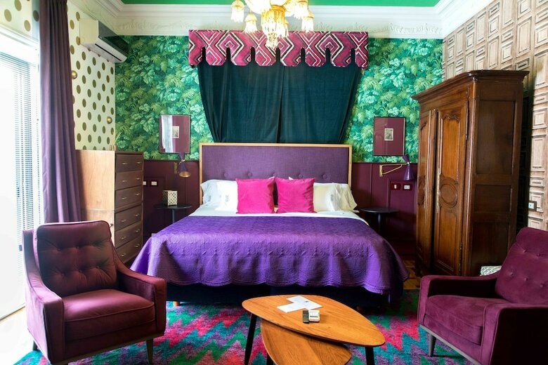 Bed & Breakfast Pug Seal Anatole France