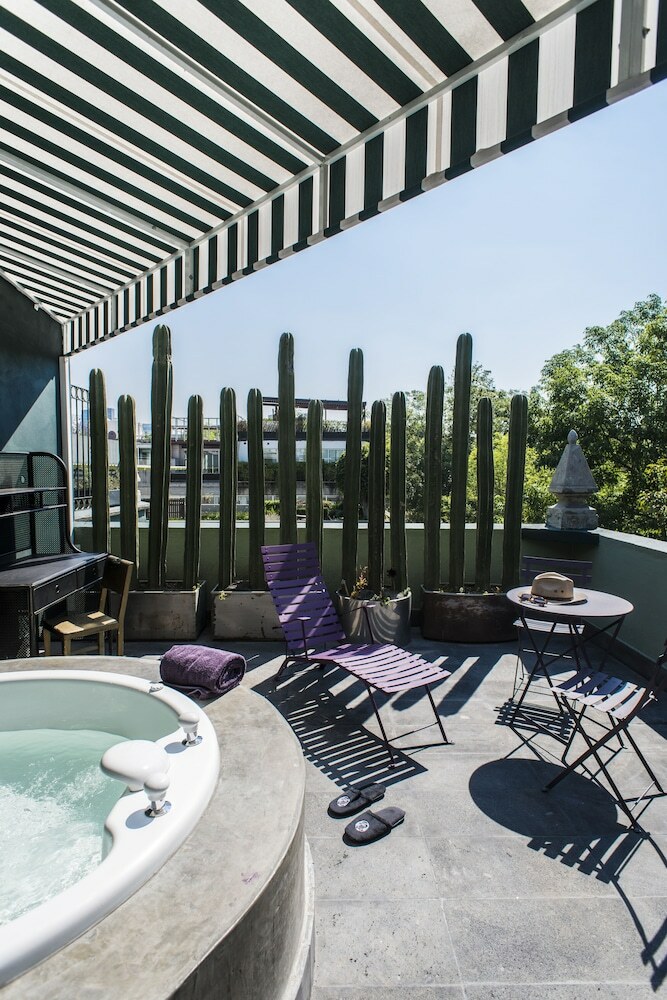 Bed & Breakfast Pug Seal Anatole France